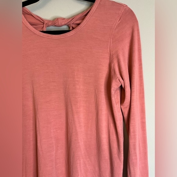 All In Motion Yoga Top Long Sleeve Peekaboo Back Coral Color Medium - Picture 2 of 8